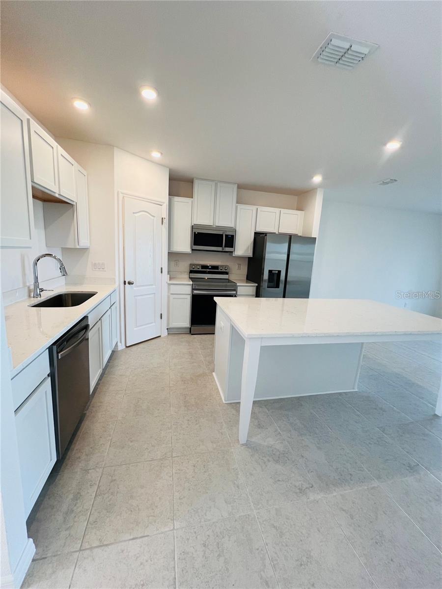 Image 4 of 9 For 32095 Pond Apple Bend