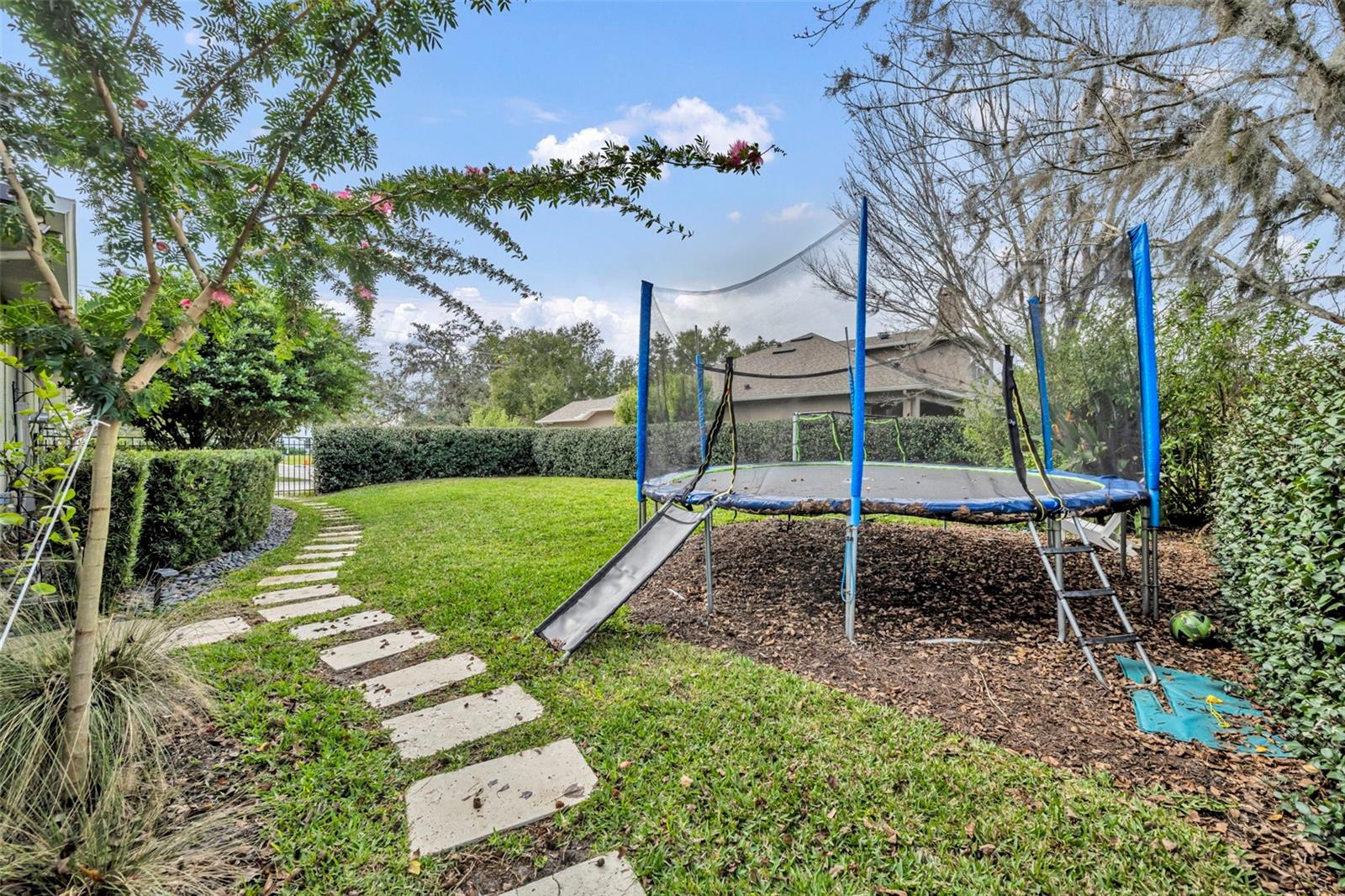 Image 28 of 42 For 607 Oakland Avenue