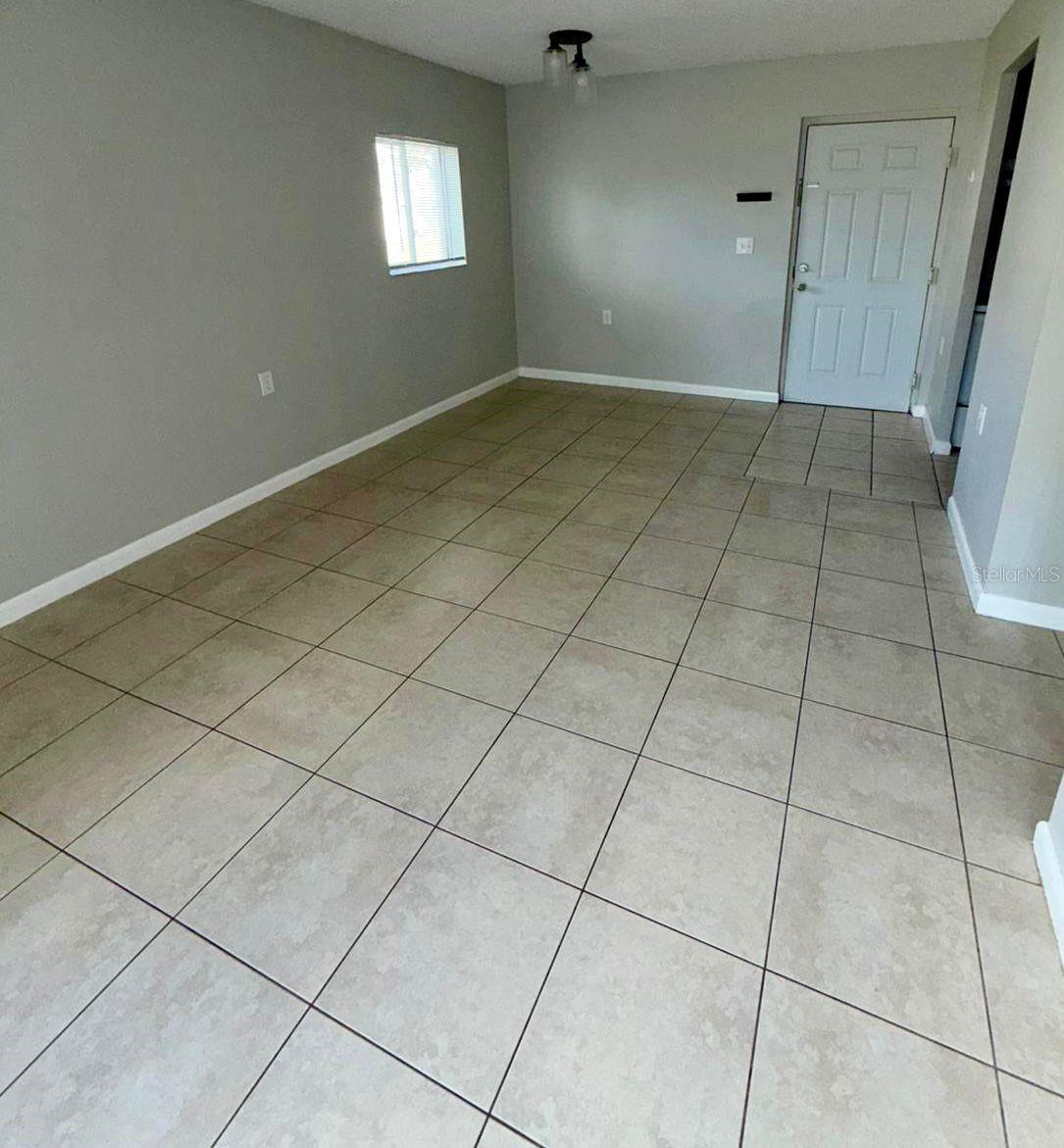 Image 3 of 11 For 1141 Lake Victoria Drive B