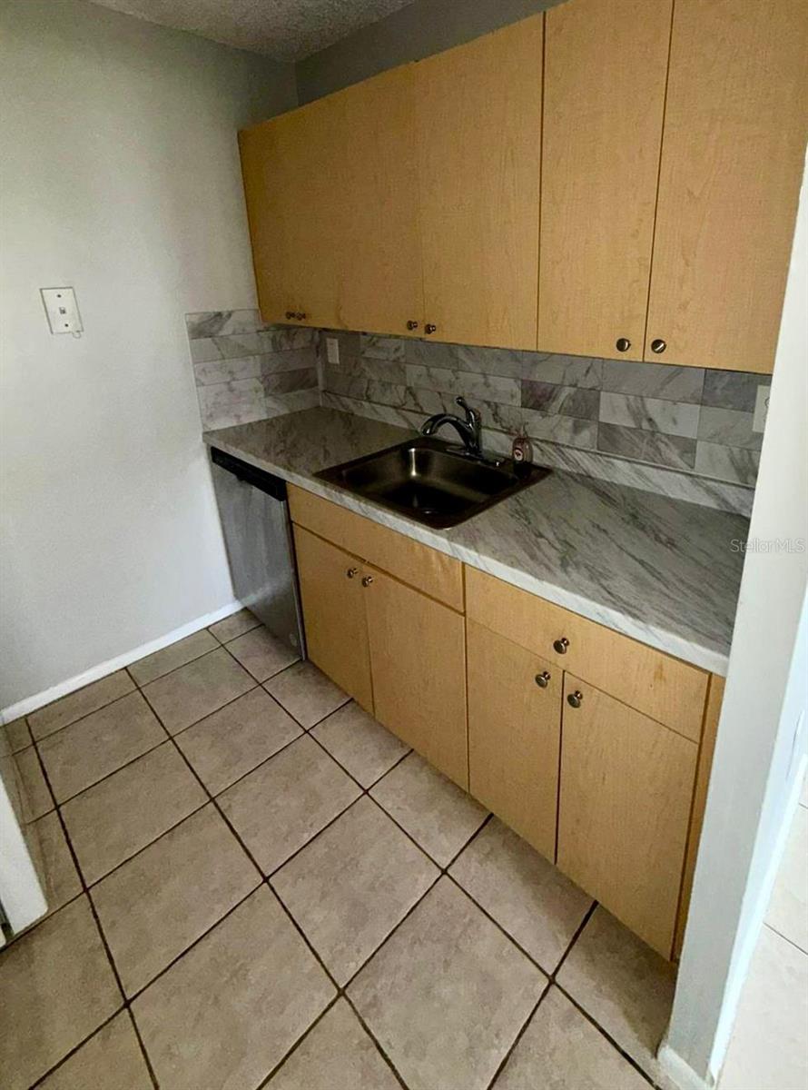 Image 6 of 11 For 1141 Lake Victoria Drive B