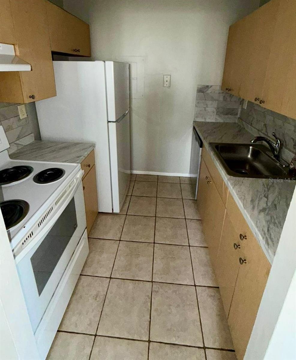 Image 7 of 11 For 1141 Lake Victoria Drive B