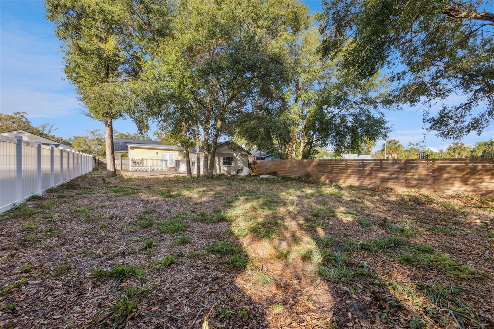 Image 10 of 17 For 1033 Hampton Avenue