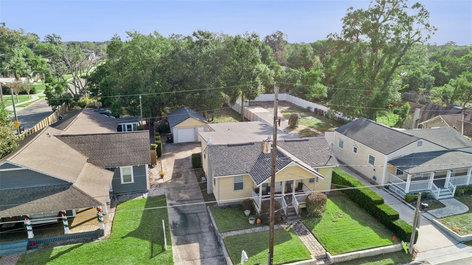 Image 12 of 17 For 1033 Hampton Avenue