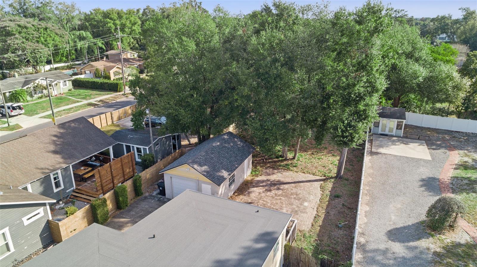 Image 14 of 17 For 1033 Hampton Avenue