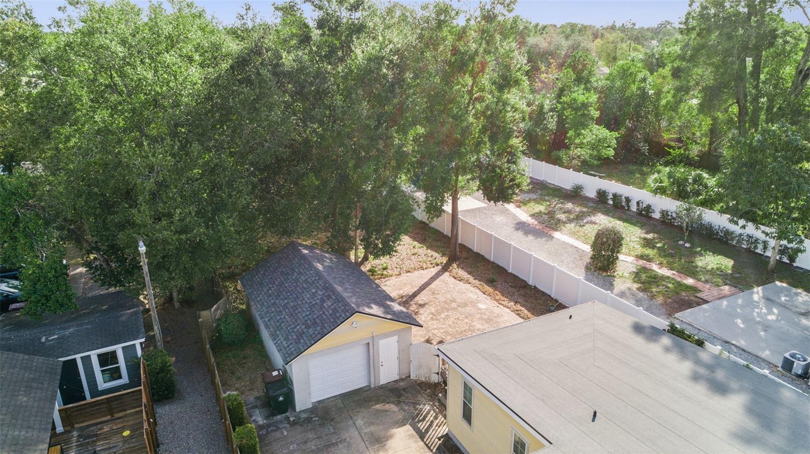 Image 15 of 17 For 1033 Hampton Avenue