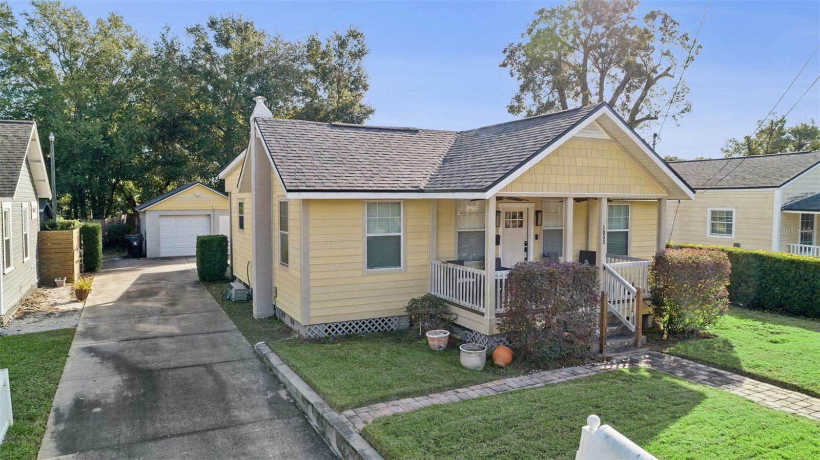 Image 5 of 17 For 1033 Hampton Avenue