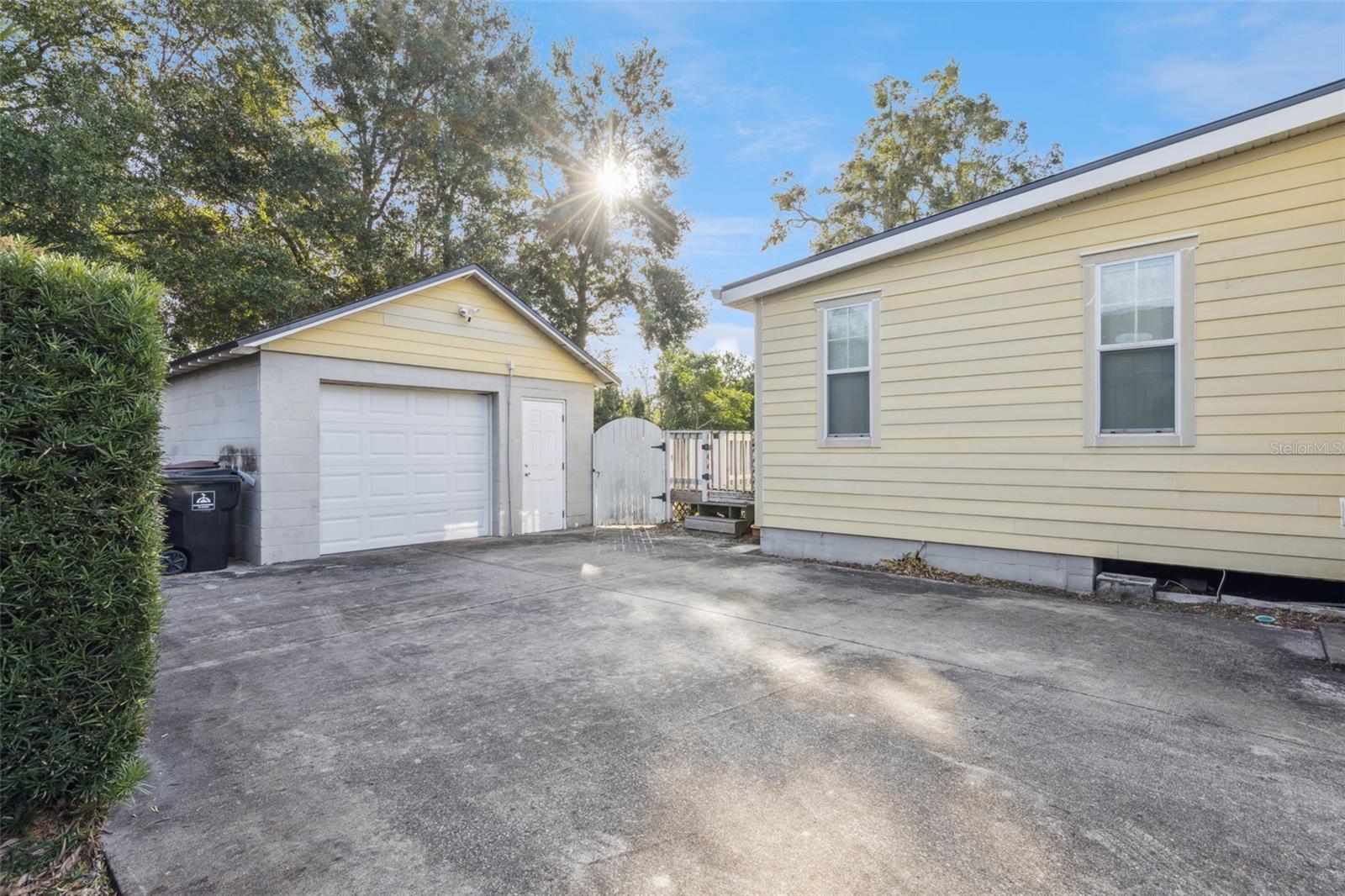 Image 6 of 17 For 1033 Hampton Avenue