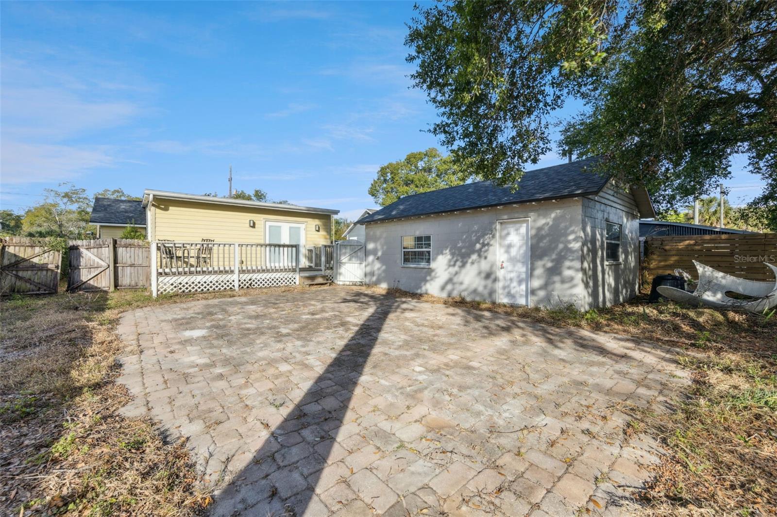 Image 7 of 17 For 1033 Hampton Avenue