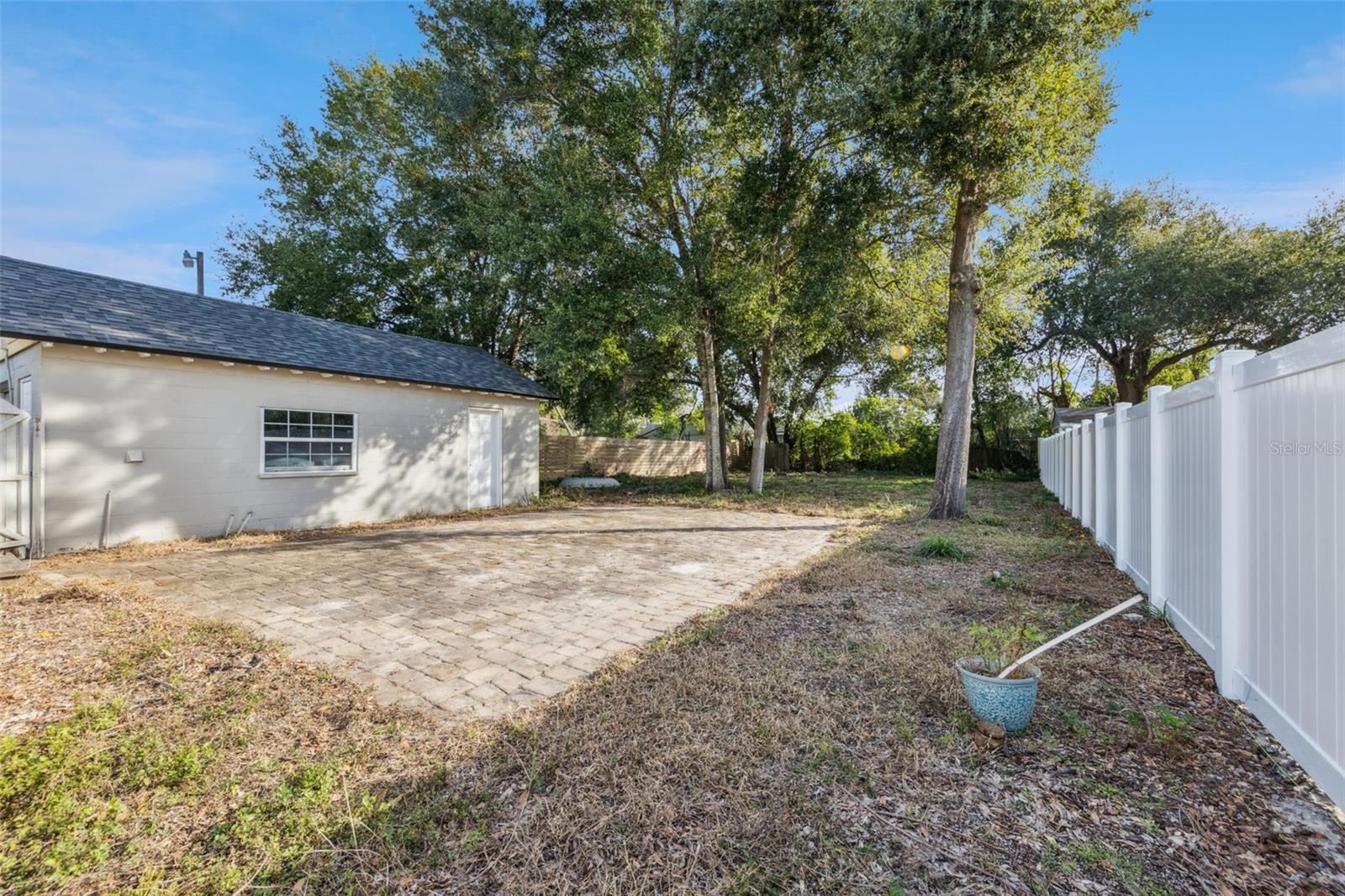 Image 8 of 17 For 1033 Hampton Avenue