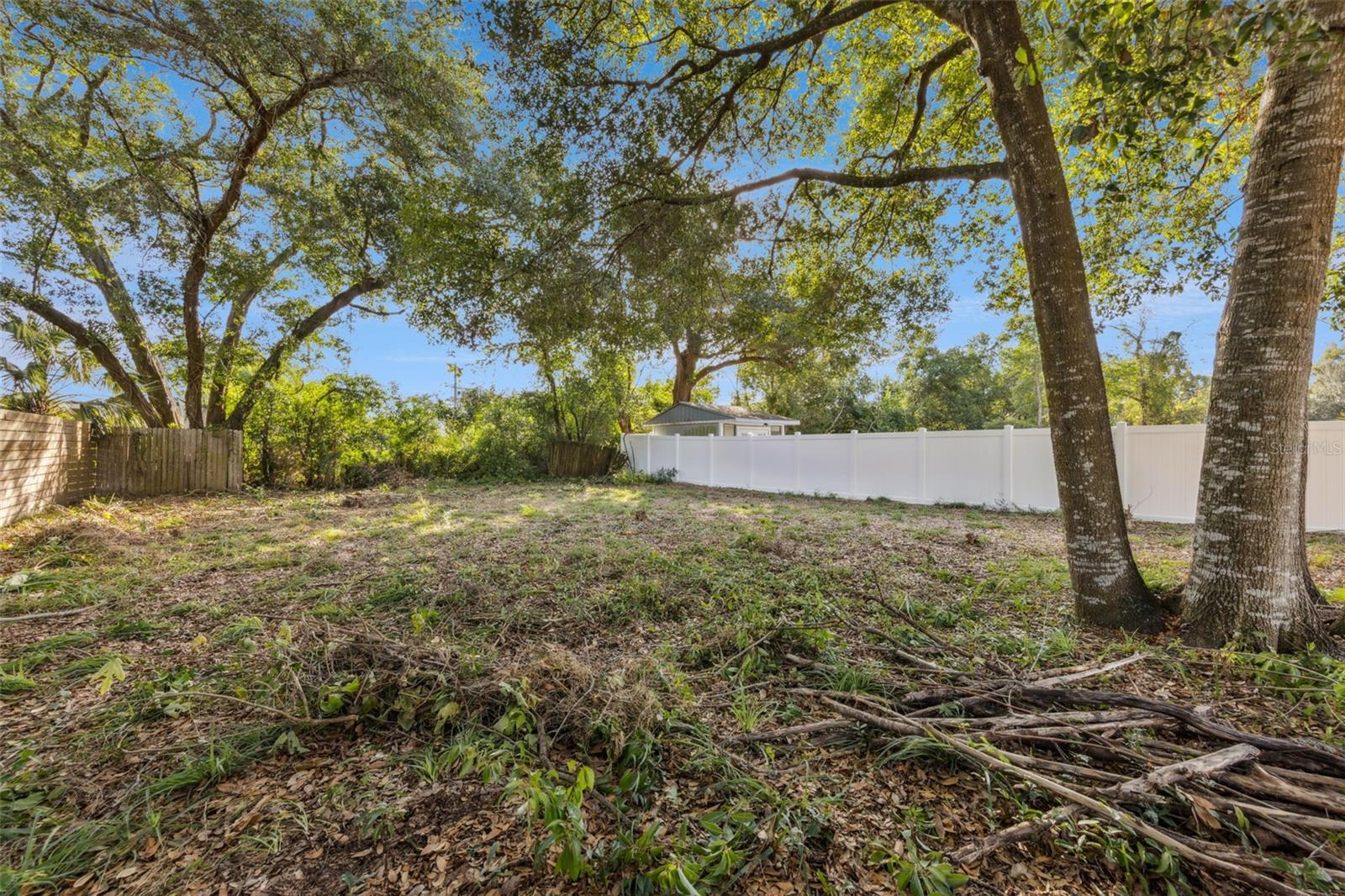 Image 9 of 17 For 1033 Hampton Avenue