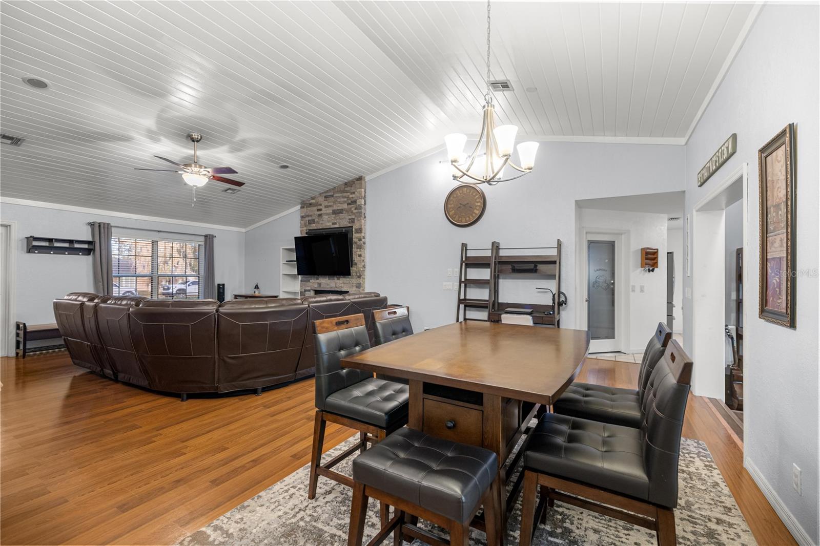 Image 10 of 32 For 5081 35 Avenue