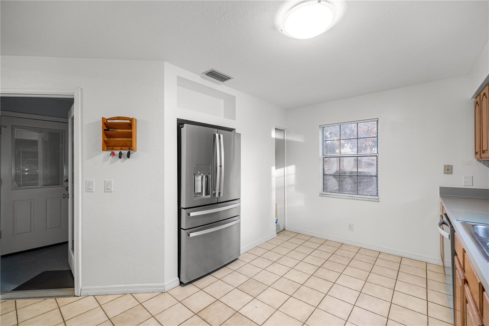 Image 12 of 32 For 5081 35 Avenue