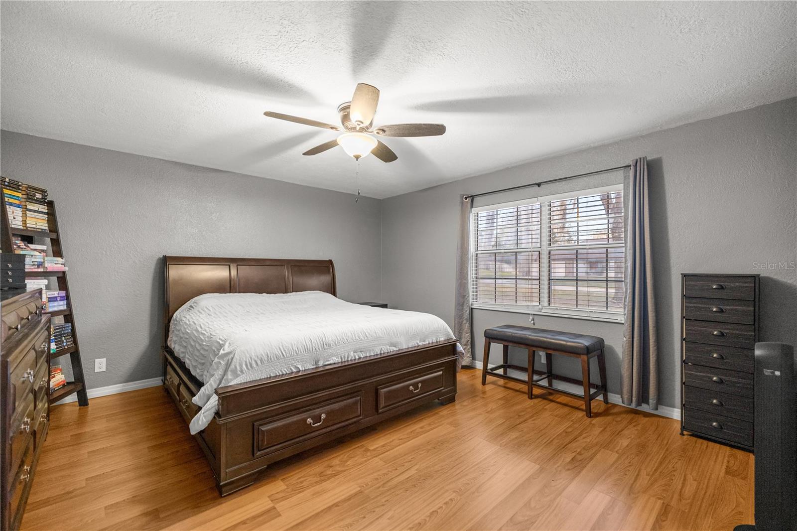 Image 16 of 32 For 5081 35 Avenue