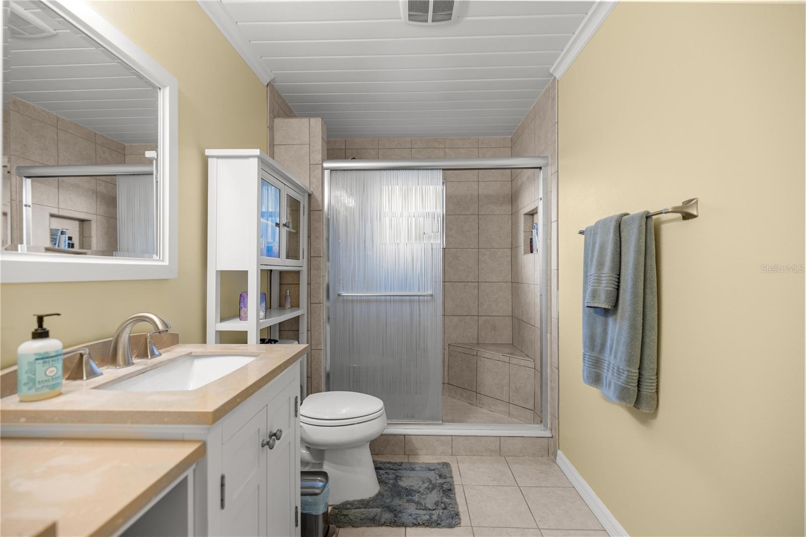 Image 19 of 32 For 5081 35 Avenue