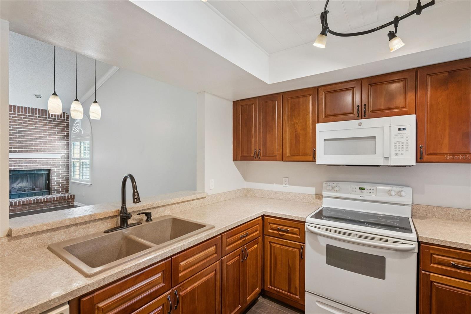 Image 10 of 29 For 4028 Maryland Place