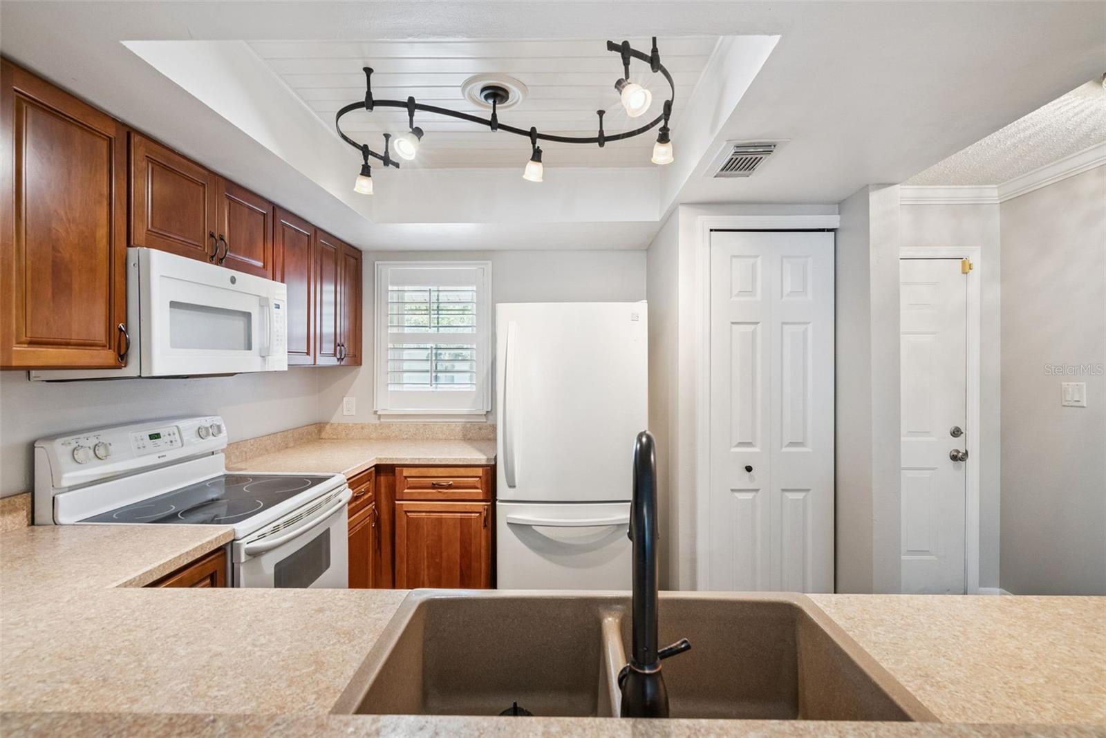 Image 12 of 29 For 4028 Maryland Place