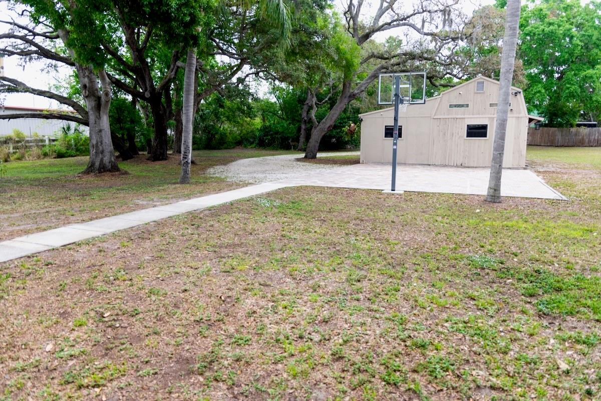 Image 15 of 26 For 544 Farnum Drive