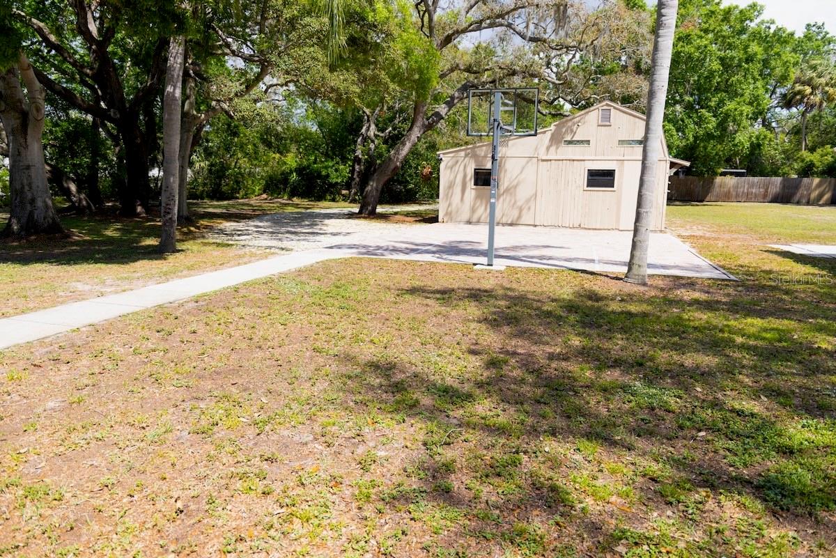 Image 17 of 26 For 544 Farnum Drive