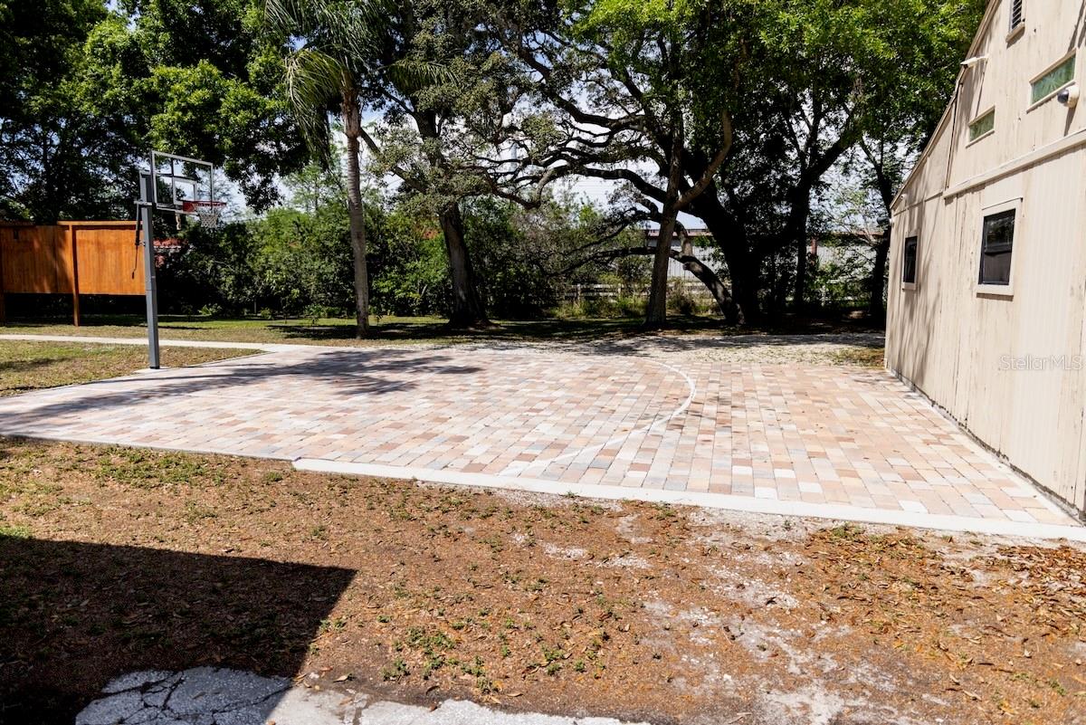 Image 19 of 26 For 544 Farnum Drive