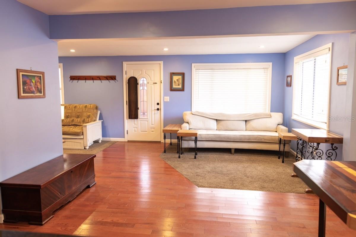 Image 3 of 26 For 544 Farnum Drive