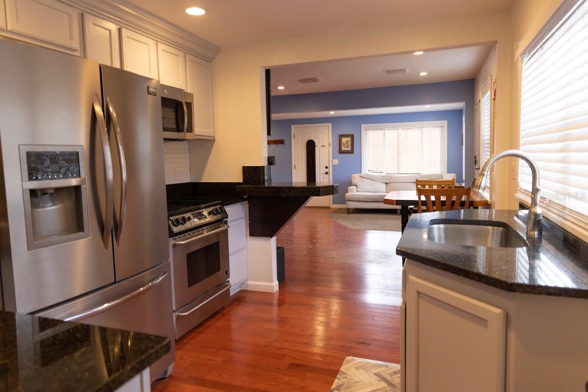 Image 5 of 26 For 544 Farnum Drive