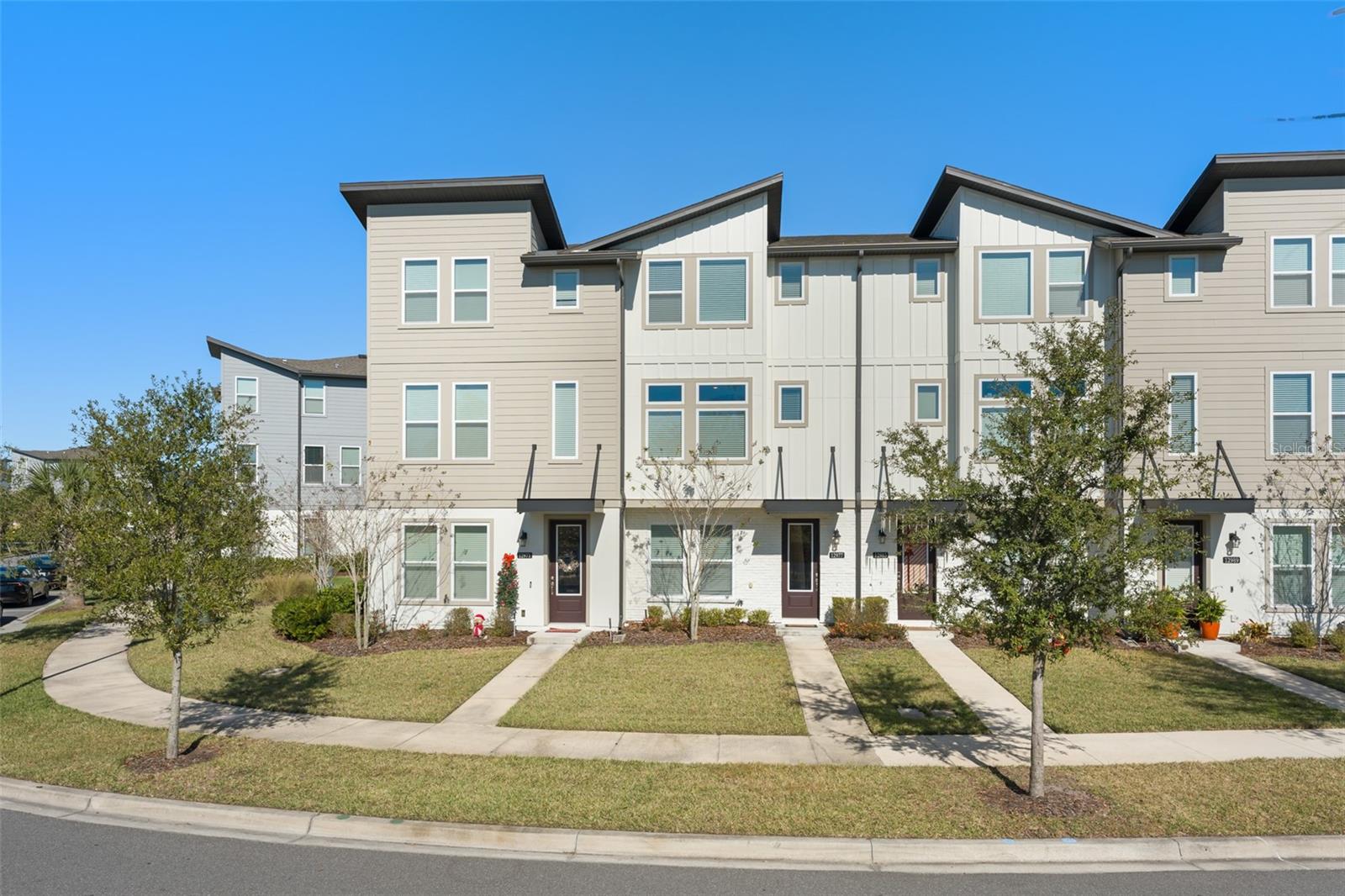 Image 2 of 92 For 12977 Gabor Avenue