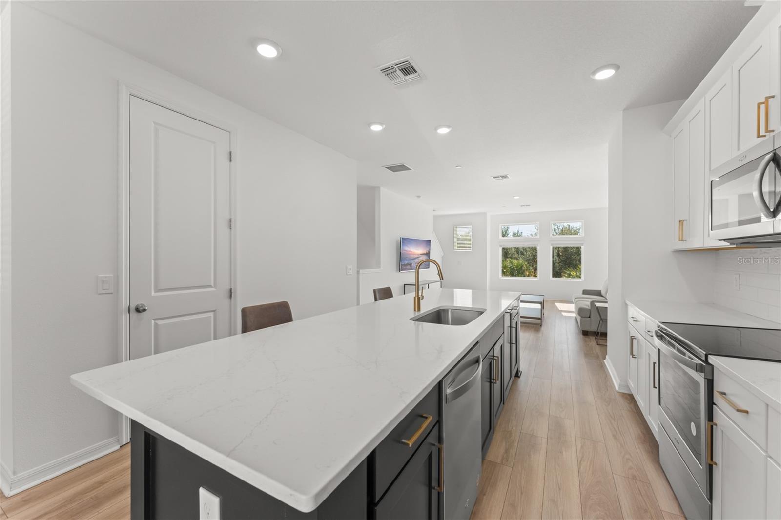 Image 28 of 92 For 12977 Gabor Avenue