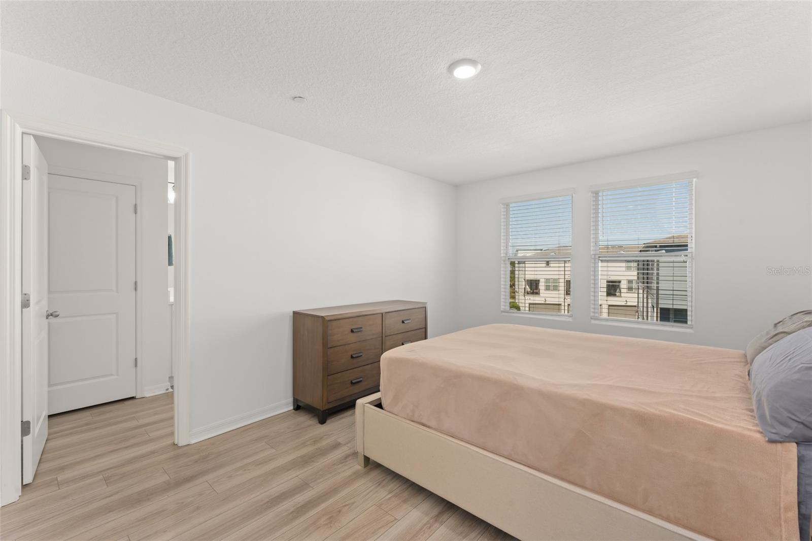 Image 47 of 92 For 12977 Gabor Avenue