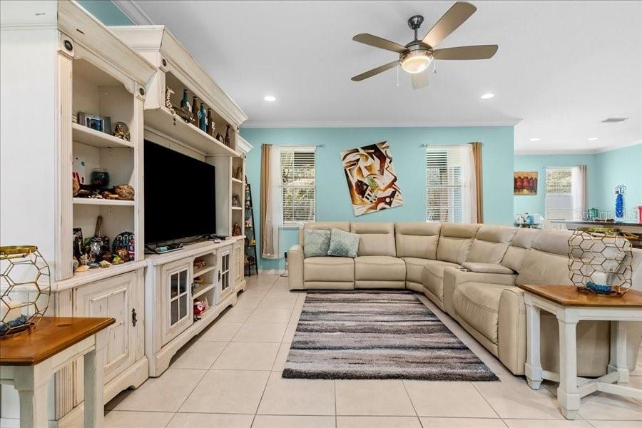 Image 4 of 21 For 672 Venice Place