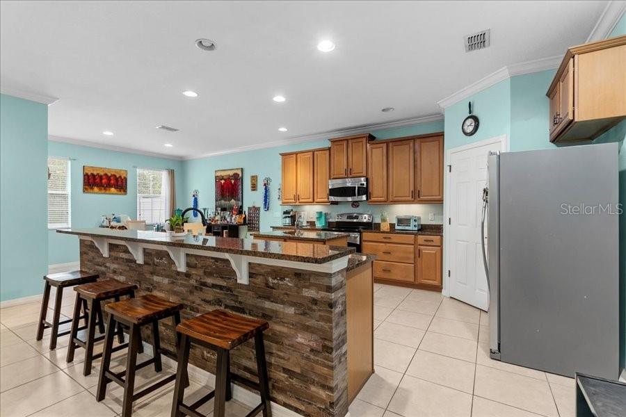 Image 7 of 21 For 672 Venice Place