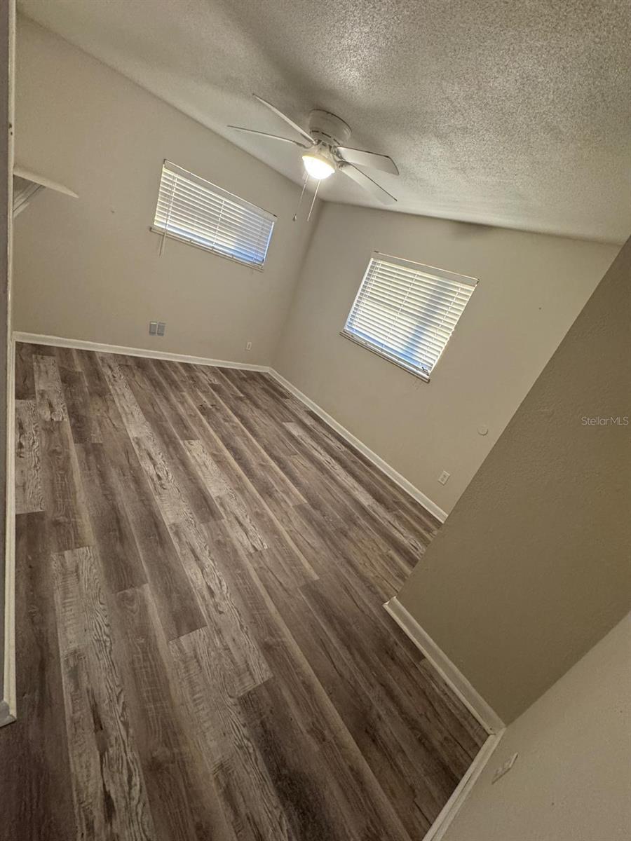 Image 20 of 48 For 2211 Sunny View Dr