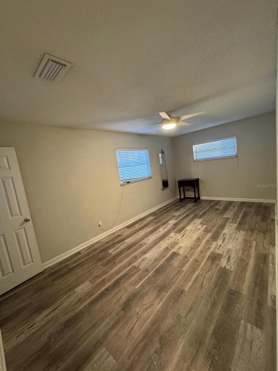 Image 21 of 48 For 2211 Sunny View Dr