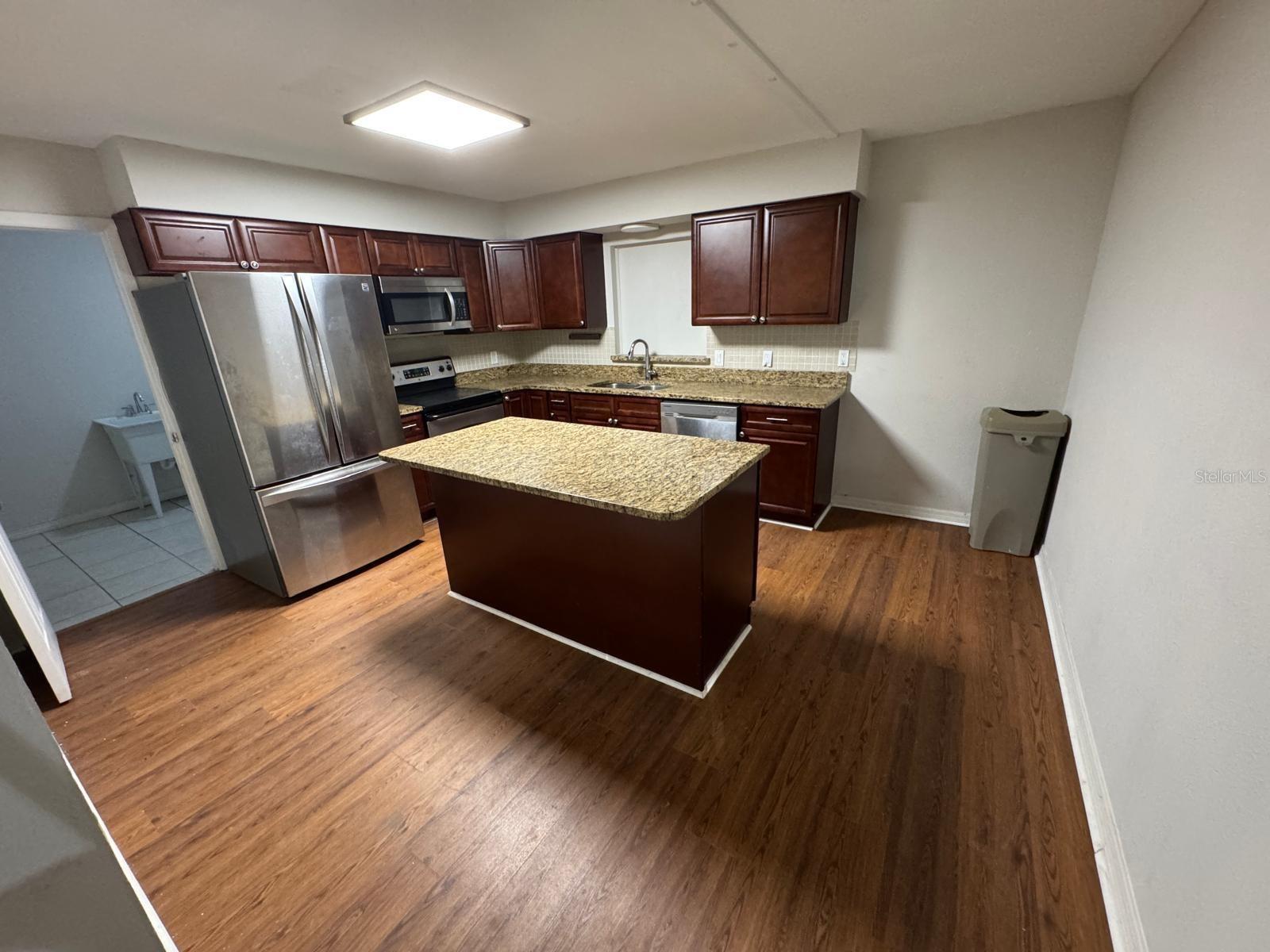 Image 4 of 48 For 2211 Sunny View Dr