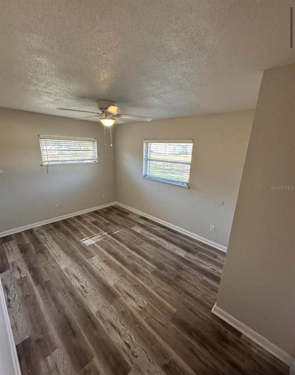 Image 7 of 48 For 2211 Sunny View Dr