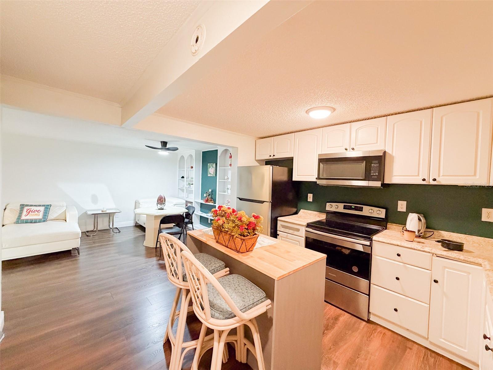 Image 4 of 17 For 4219 Michigan Street 4219