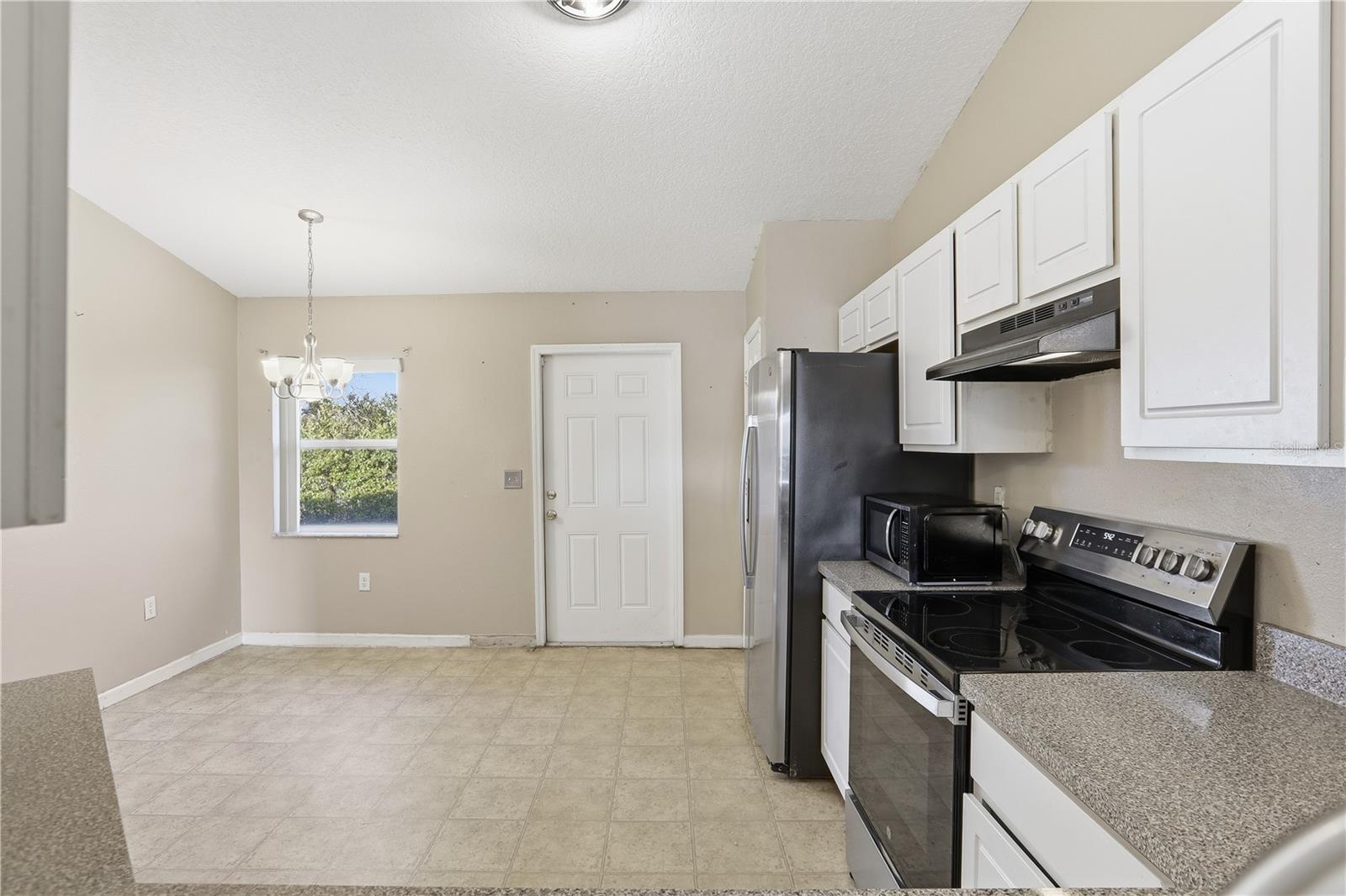 Image 7 of 29 For 839 Hollywood Street