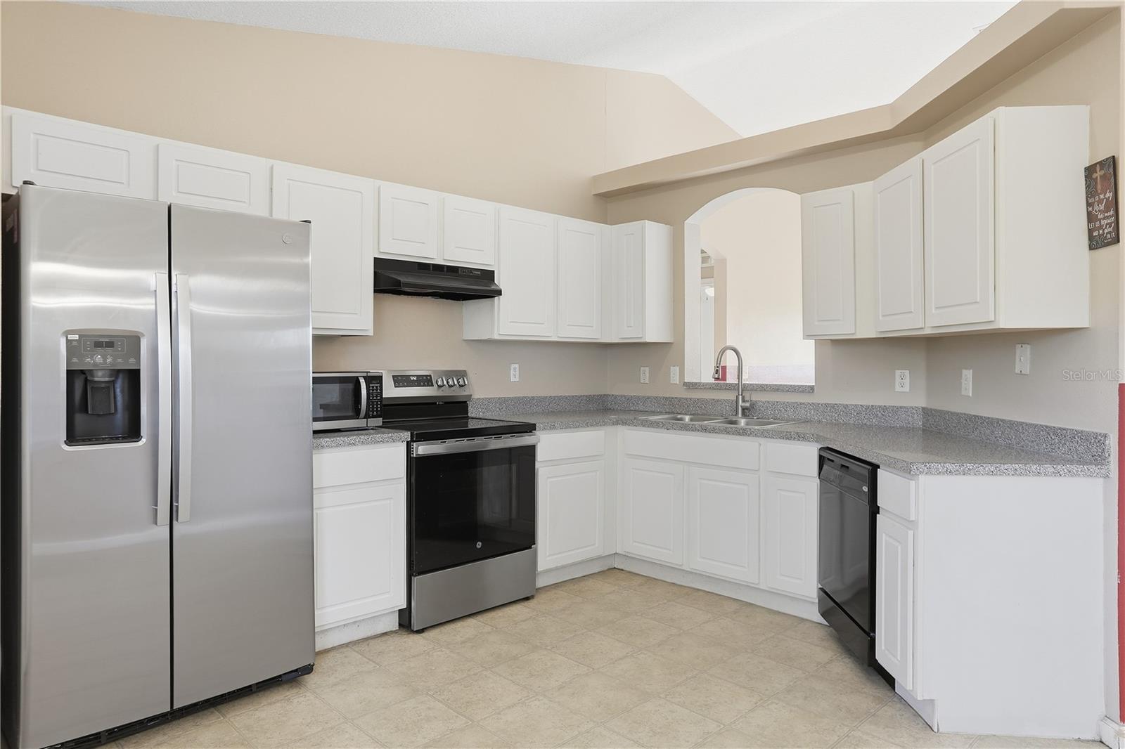 Image 8 of 29 For 839 Hollywood Street