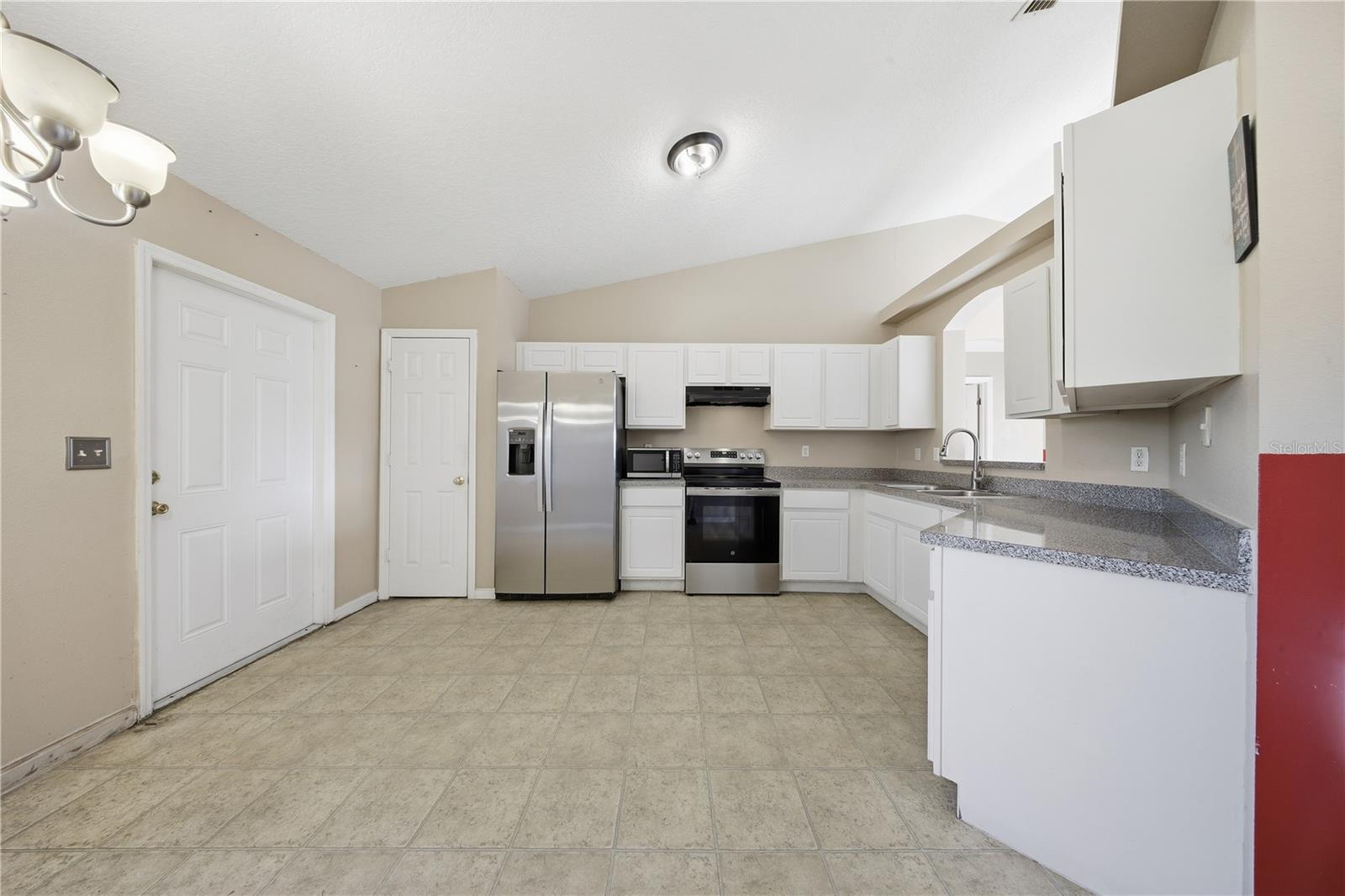 Image 9 of 29 For 839 Hollywood Street