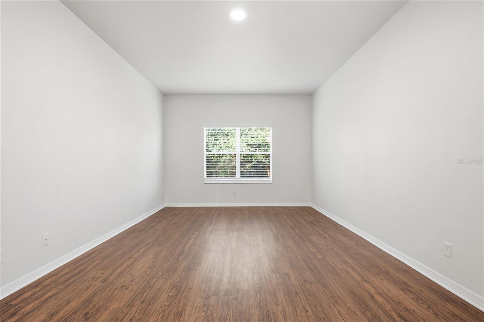 Image 14 of 35 For 28516 Hanging Moss Loop