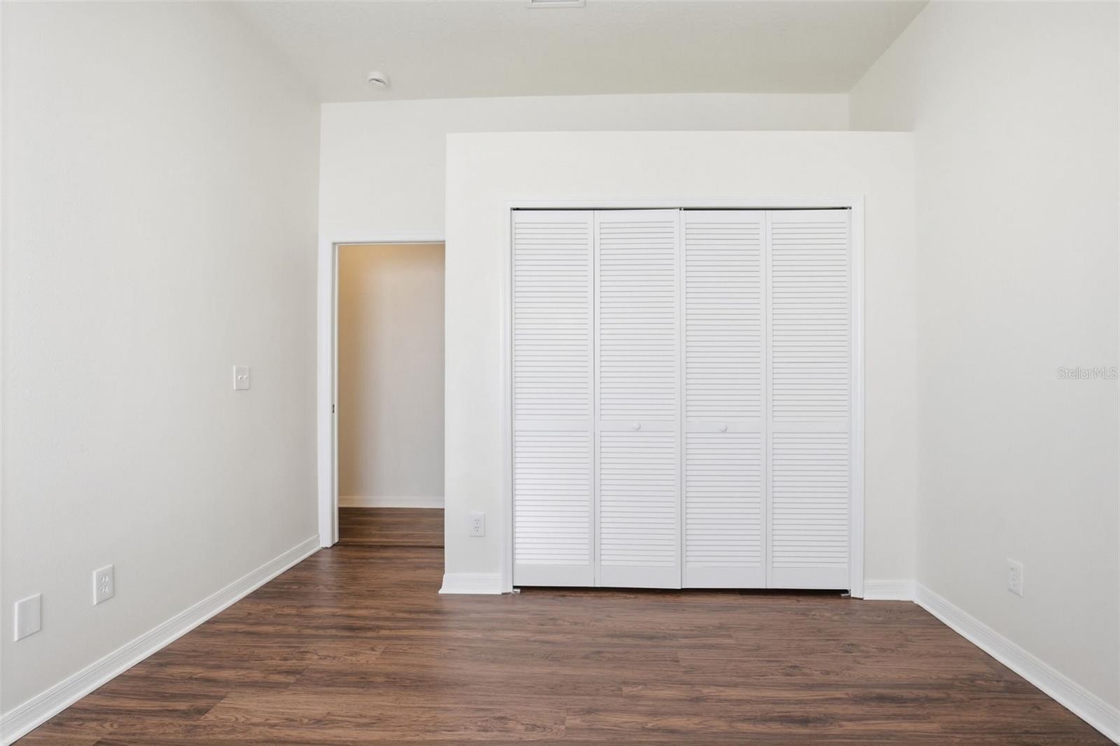 Image 17 of 35 For 28516 Hanging Moss Loop