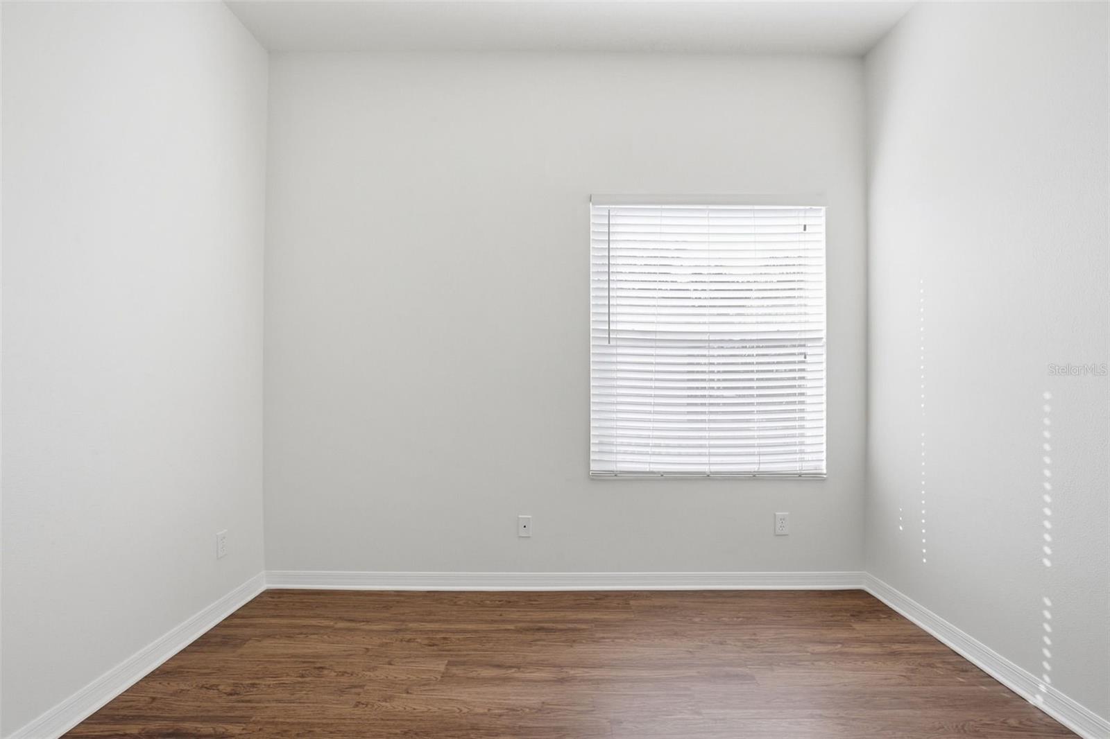 Image 19 of 35 For 28516 Hanging Moss Loop