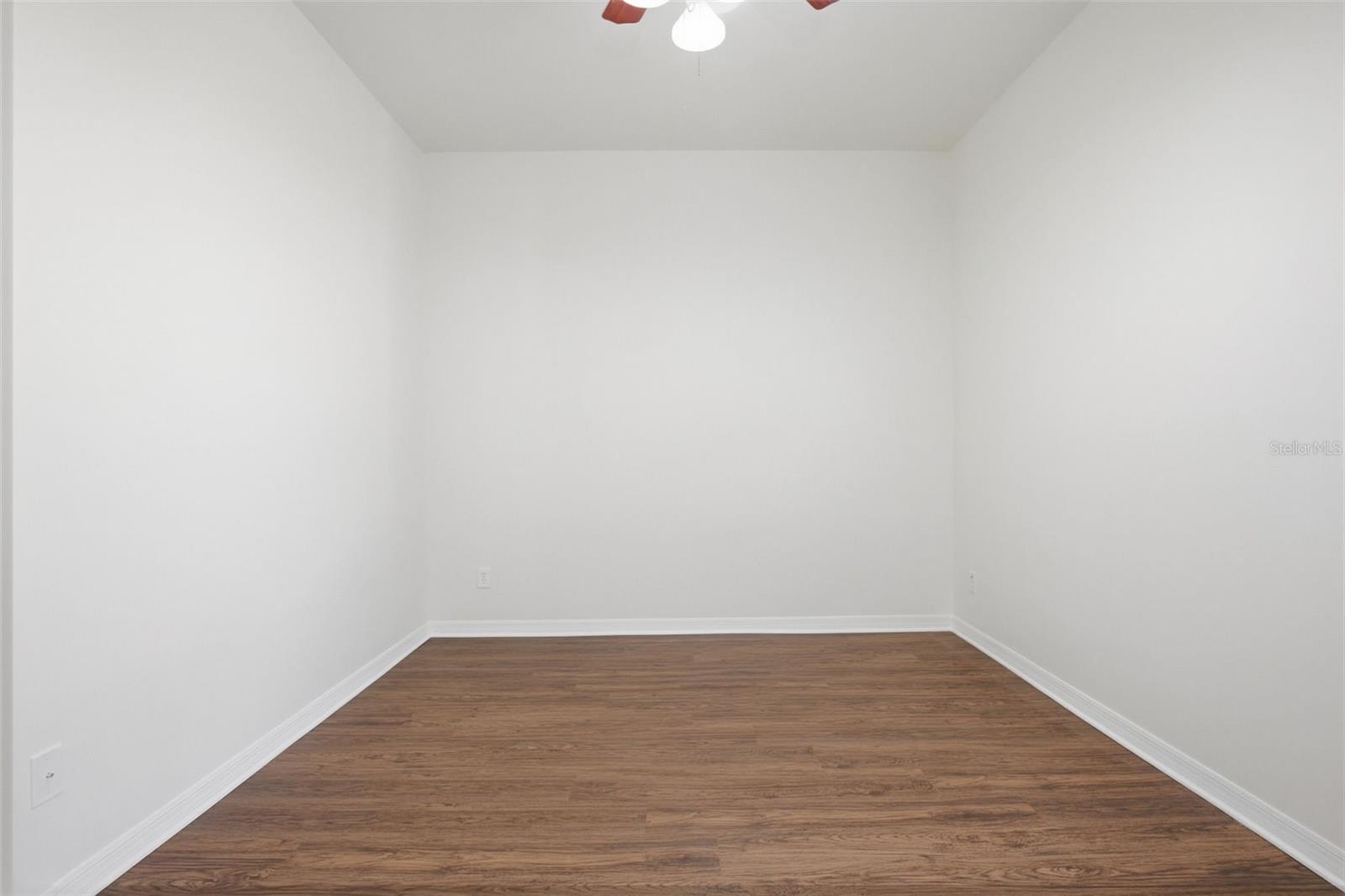 Image 22 of 35 For 28516 Hanging Moss Loop