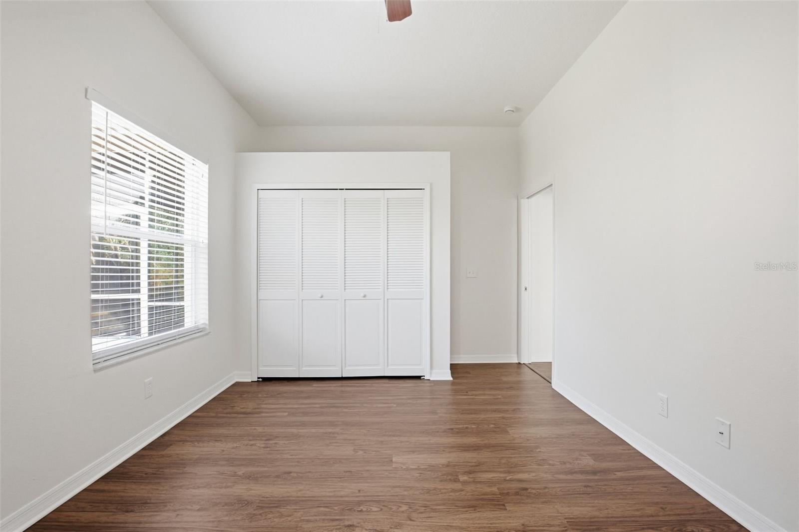 Image 23 of 35 For 28516 Hanging Moss Loop