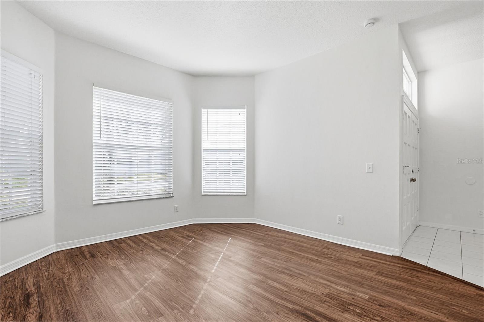 Image 25 of 35 For 28516 Hanging Moss Loop