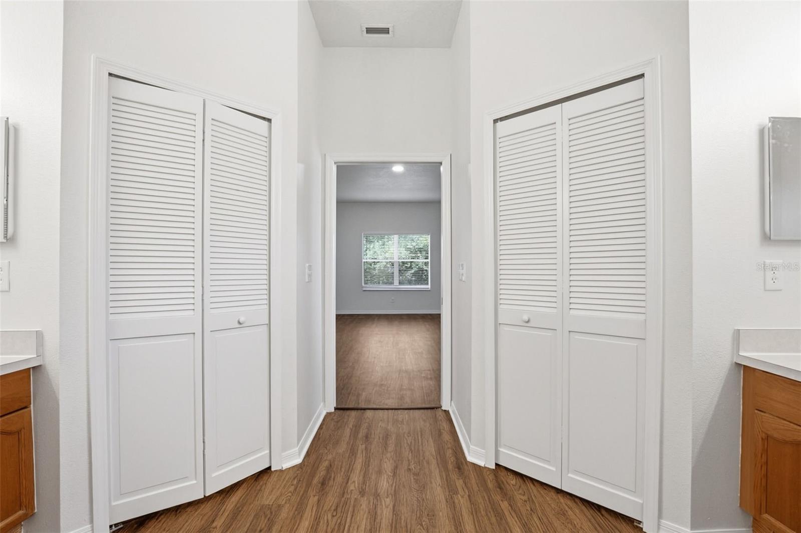 Image 26 of 35 For 28516 Hanging Moss Loop