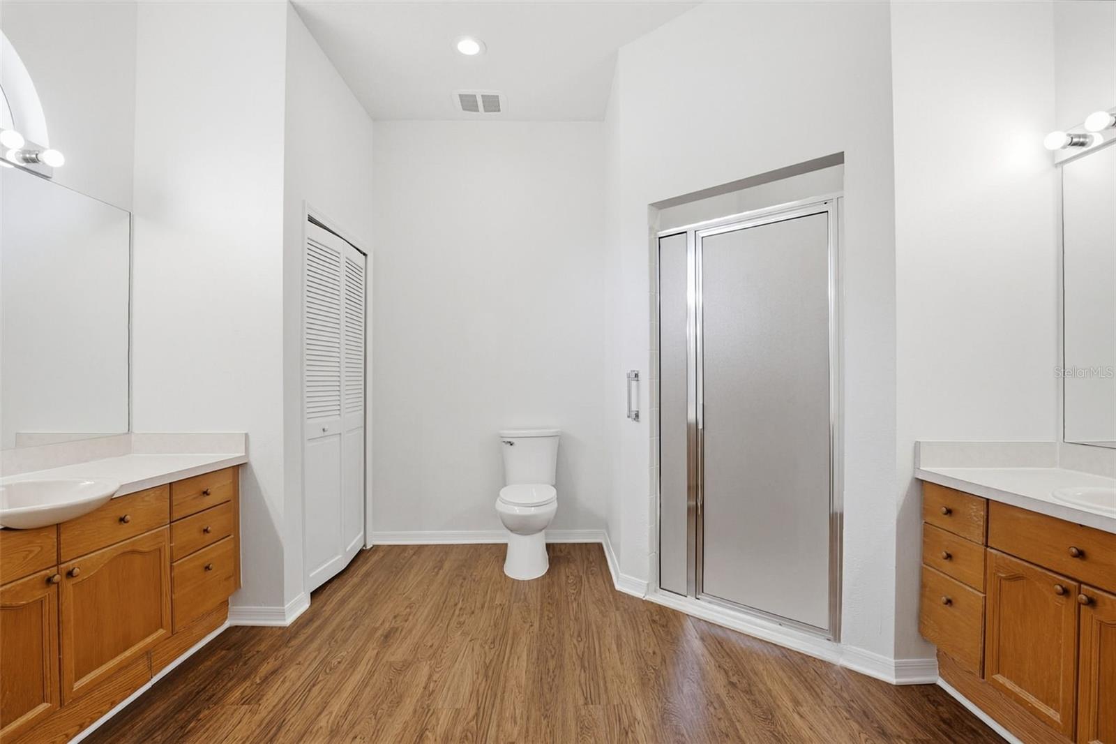 Image 27 of 35 For 28516 Hanging Moss Loop