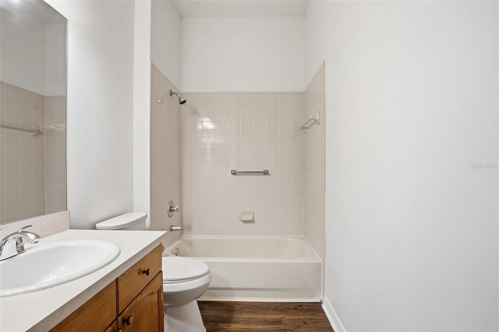 Image 28 of 35 For 28516 Hanging Moss Loop