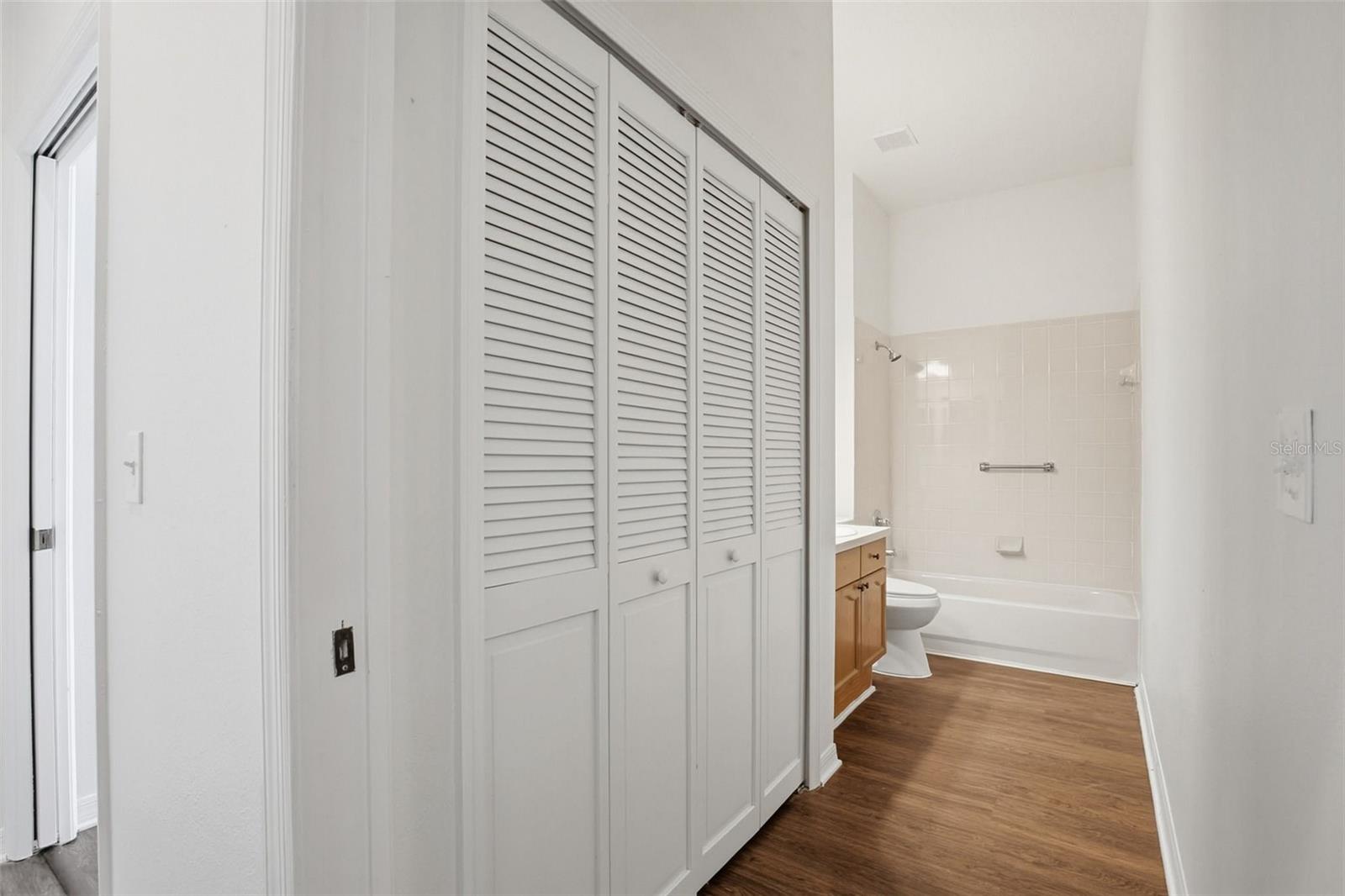 Image 29 of 35 For 28516 Hanging Moss Loop