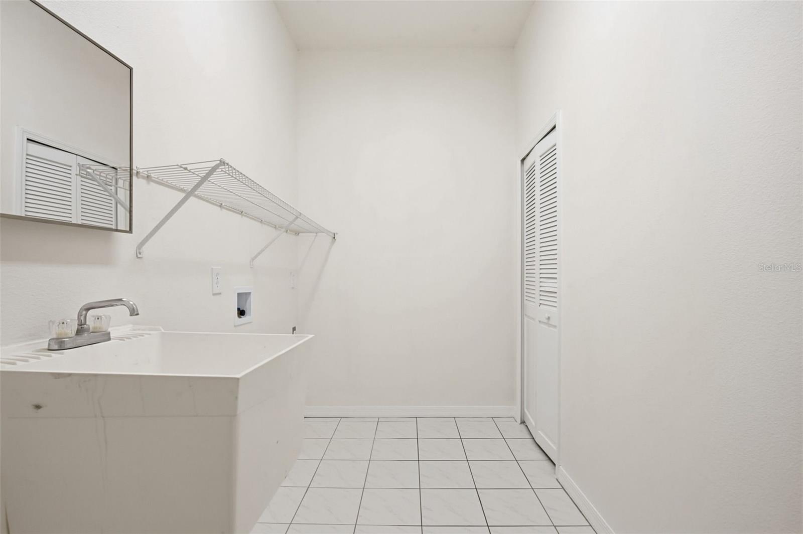 Image 30 of 35 For 28516 Hanging Moss Loop