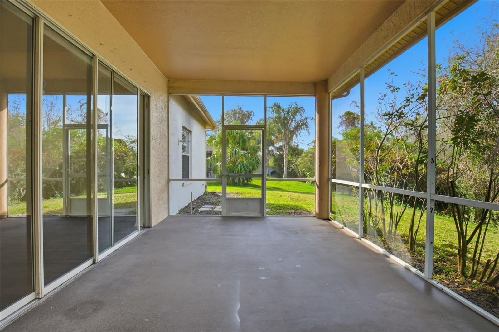 Image 31 of 35 For 28516 Hanging Moss Loop